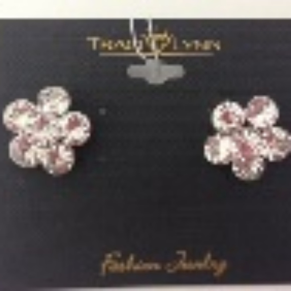 Boutique Collection Earrings - Picture 3 of 4